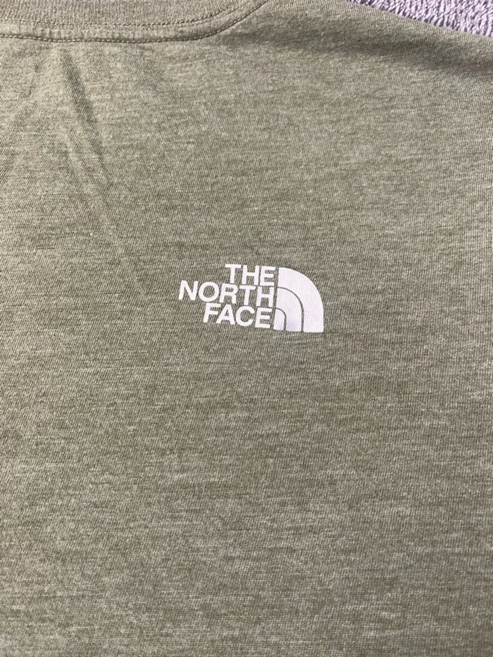 The North Face "So Hot Right Now" Polar Bear Woman’s Graphic Tee Size Medium - Picture 5 of 8